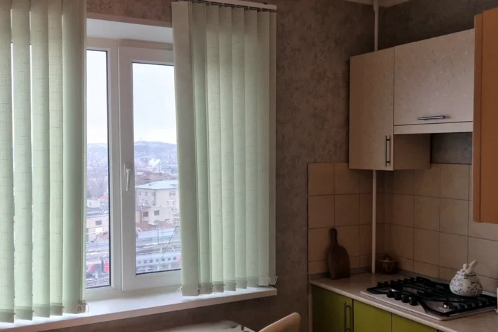 Вертикальные жалюзи на кухне — наш монтаж