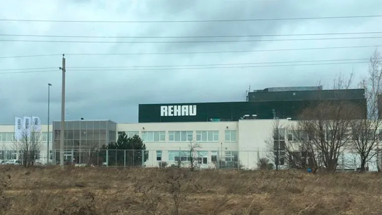 Окна Rehau